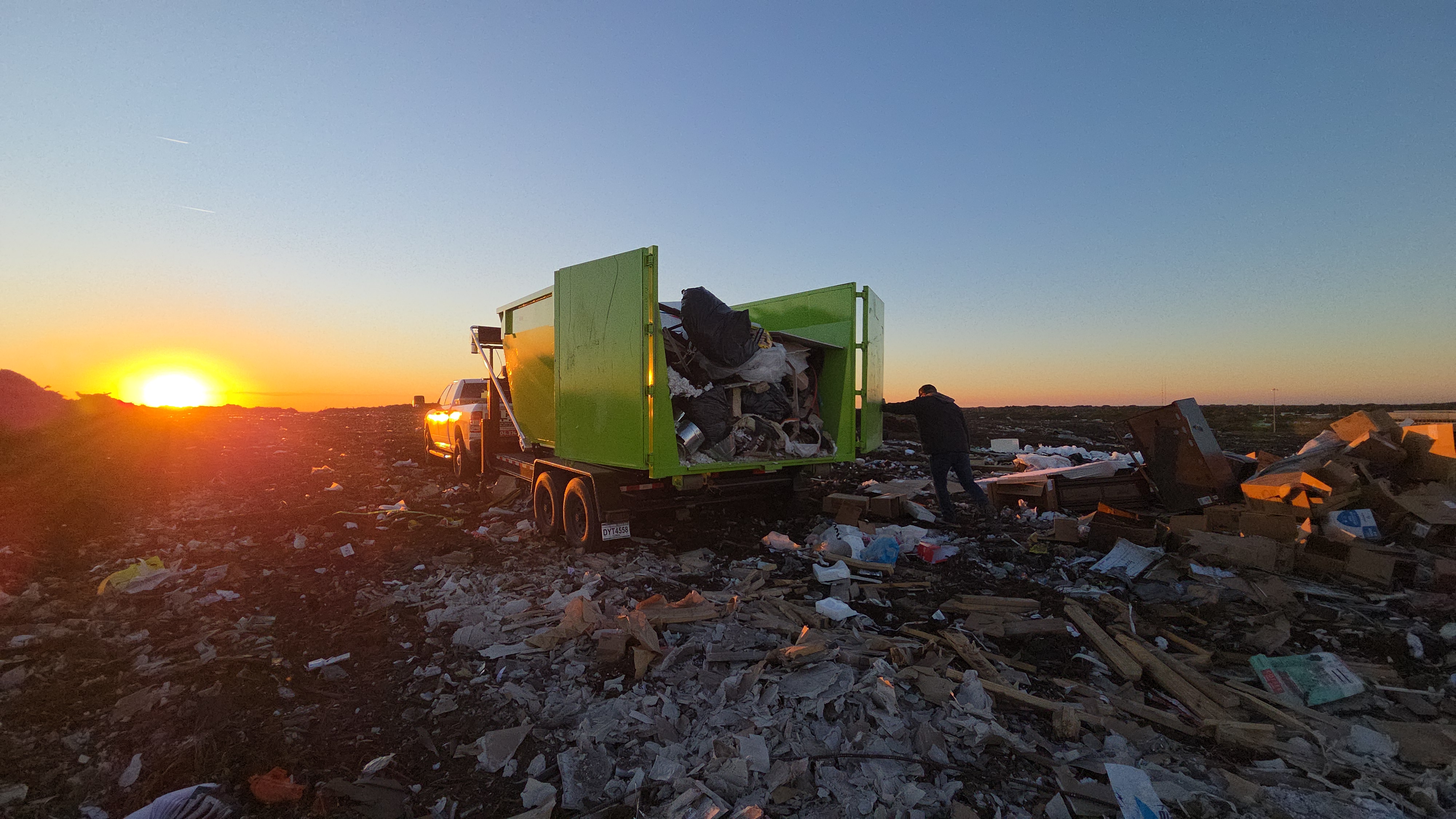 Offer advice on how to choose a reputable junk hauling service in Melbourne, FL.